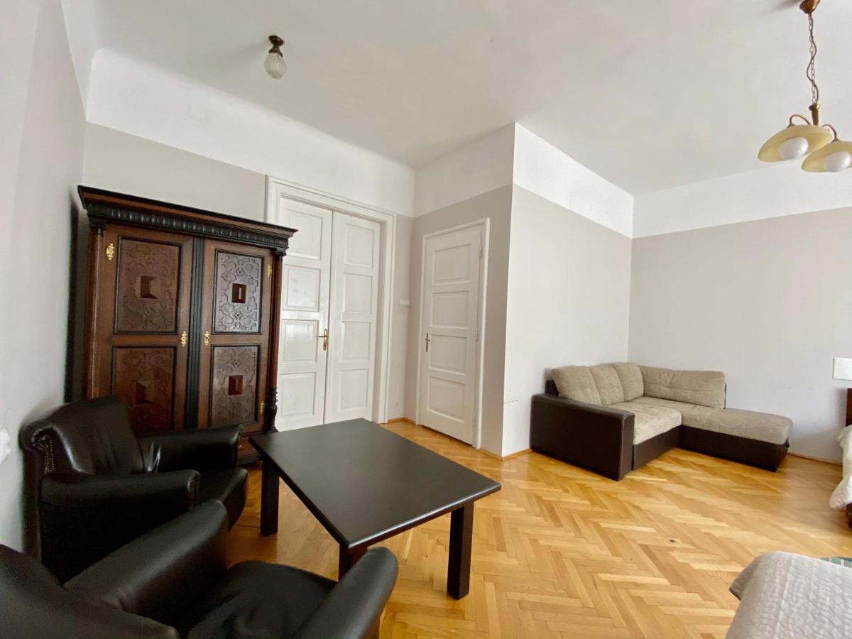 ホテル Casa Balcescu ブラショフ エクステリア 写真